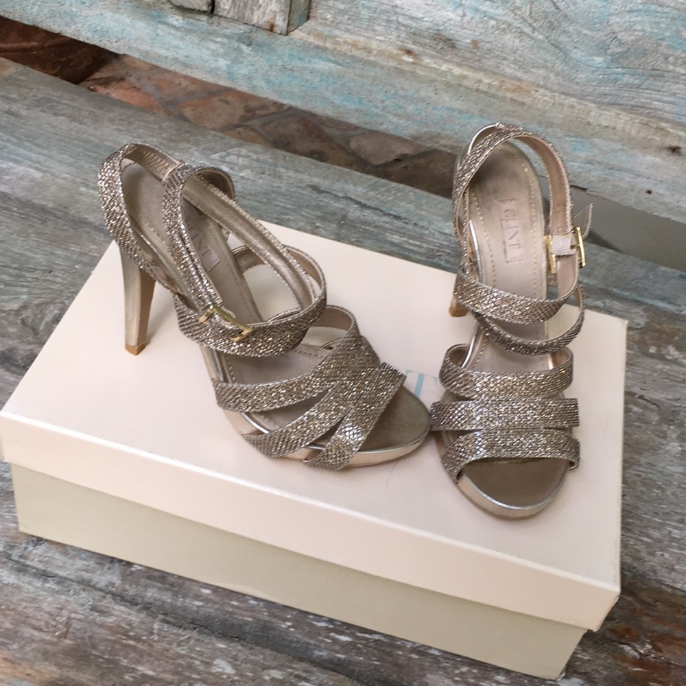 GLINT
DESI PLATFORM SANDAL